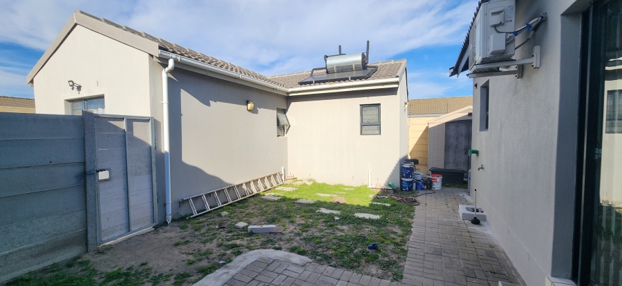 To Let 3 Bedroom Property for Rent in Parklands East Western Cape